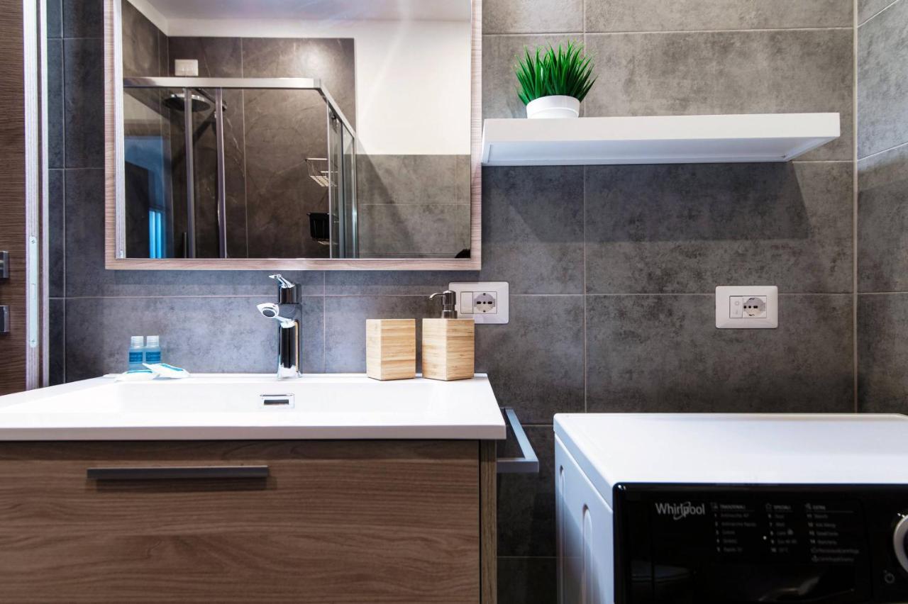 Lianora Apartment By Quokka 360 - Comfortable And Modern Flat In The Centre Of 코모 외부 사진