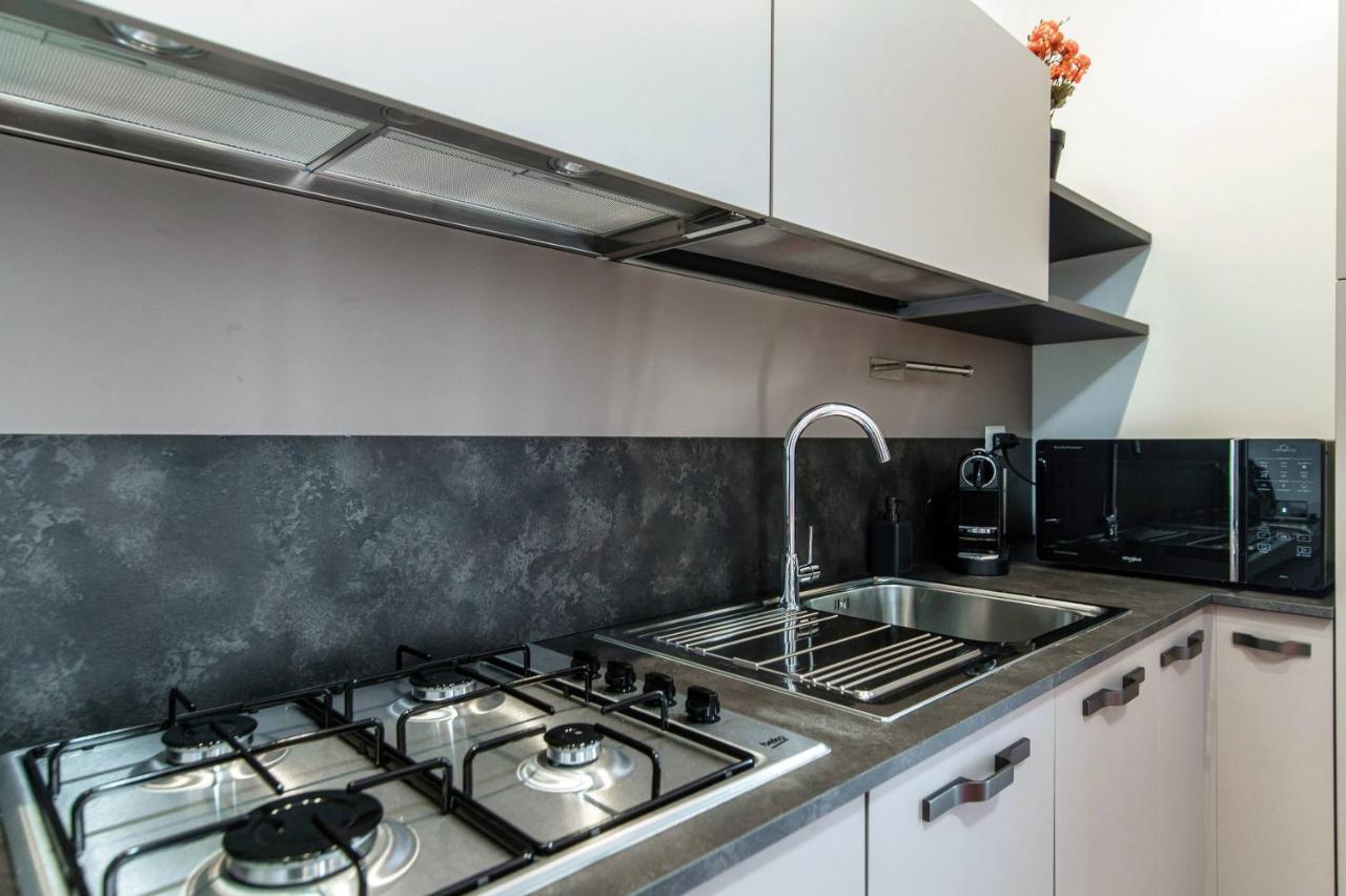 Lianora Apartment By Quokka 360 - Comfortable And Modern Flat In The Centre Of 코모 외부 사진